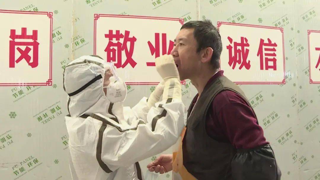 白衣执甲守护安康